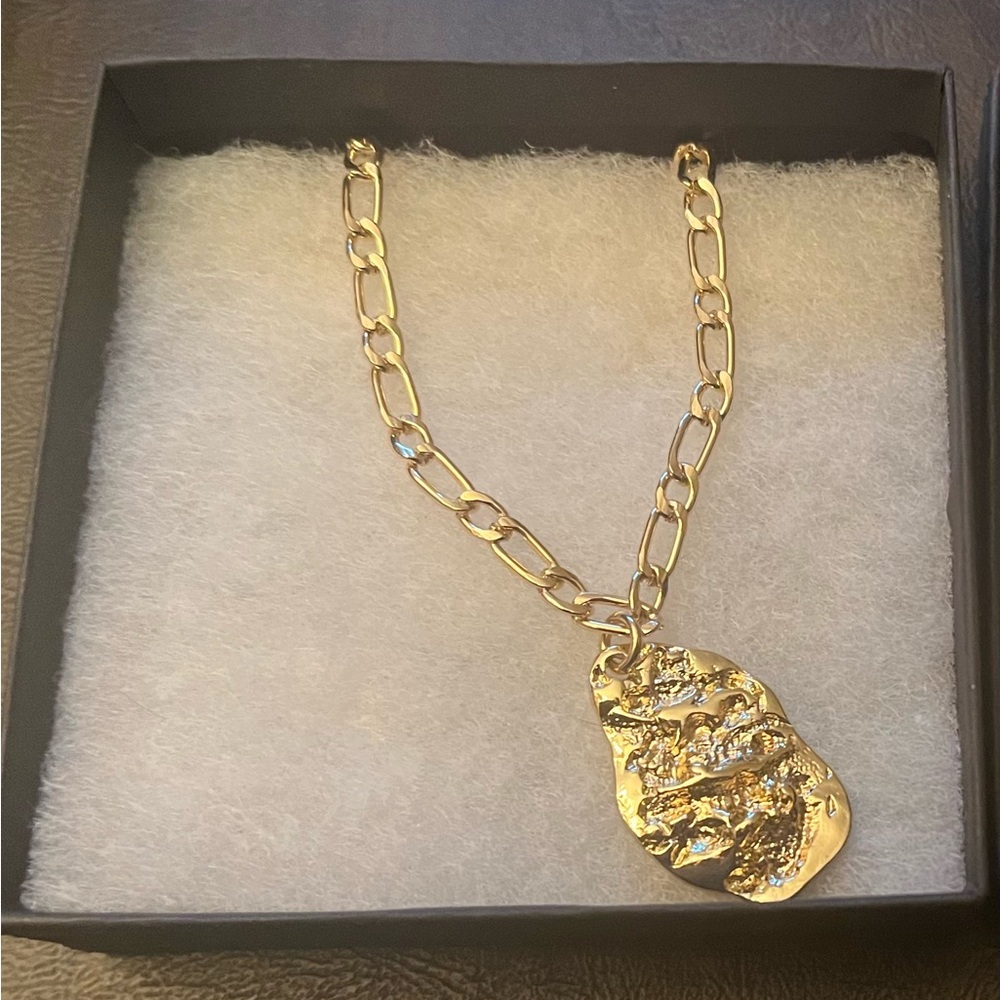Aqua hammered nugget chain link pendant necklace. New with tags!